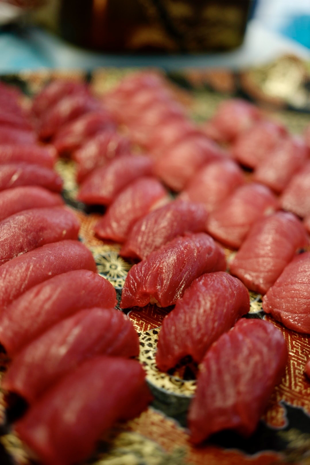 【マグロの解体ショー事例紹介】大切な仲間へのサプライズに——笑顔と歓声が響く特別な誕生日パーティー5