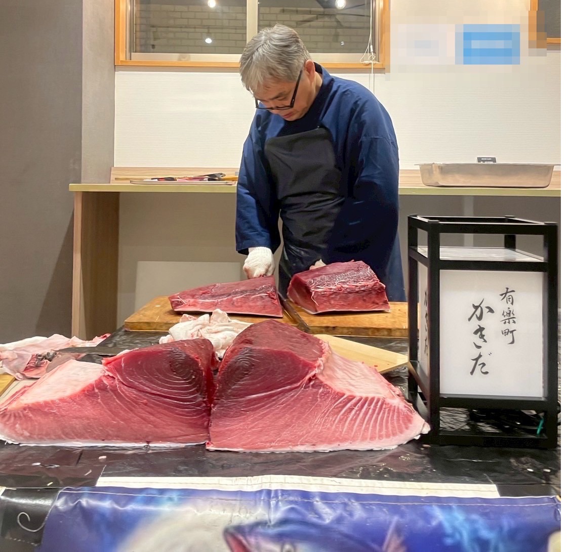 【事例紹介】味・演出・満足度すべてが◎——レンタルスペースで開催された“気合いの入った新年会”にマグロ解体ショー