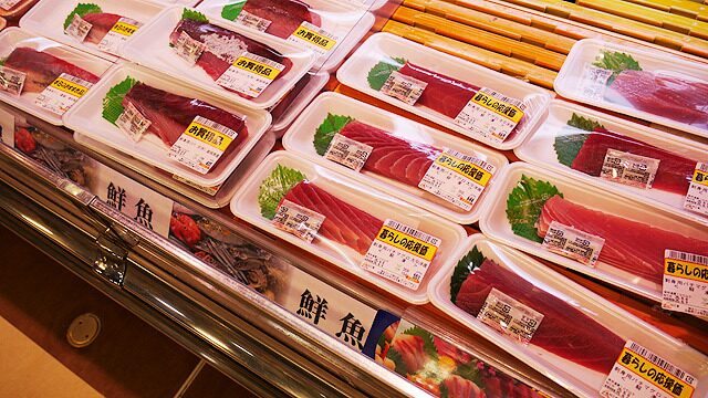 スーパーの鮮魚コーナー